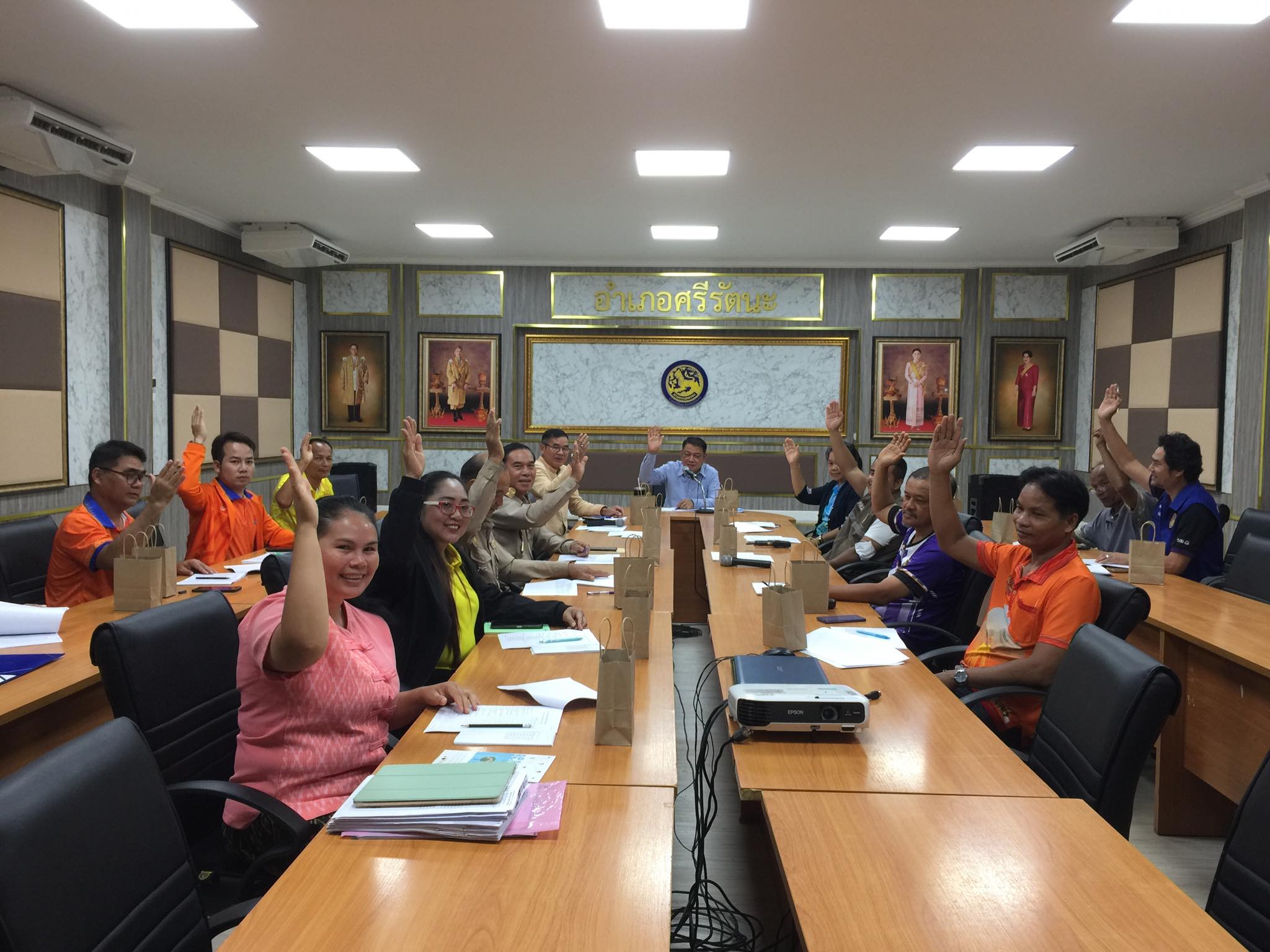 พช.ศรีรัตนะ : ประชุมโครงการนำเสนอผลการจัดเก็บและรับรองคุณภาพข้อมูล จปฐ. ระดับอำเภอ ประจำปี 2568